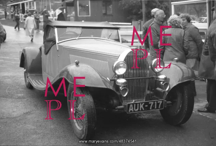 : A classic car at a Motor Rally, Cheltenham : A classic car at a Motor Rally, Cheltenham
