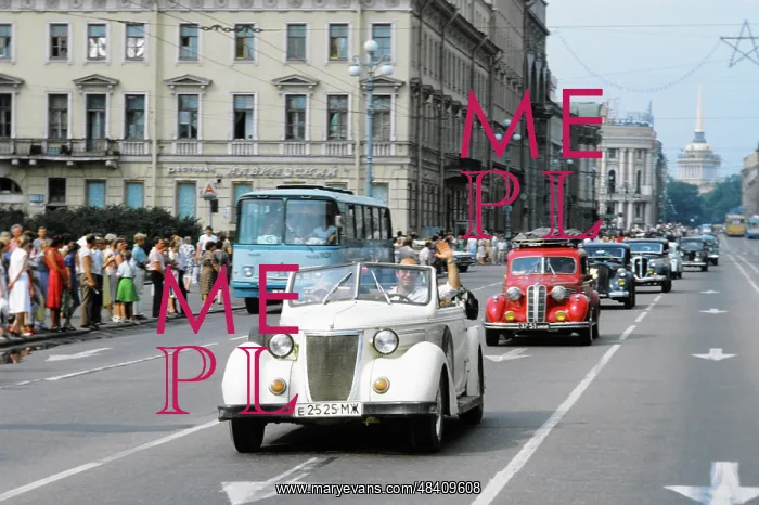 : Classic Car Parade in Leningrad, 1983 : Classic Car Parade in Leningrad, 1983