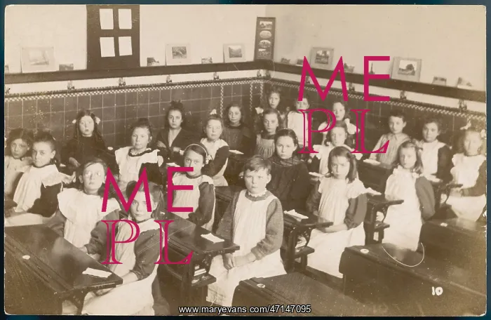 : Classroom of girls : Classroom of girls
