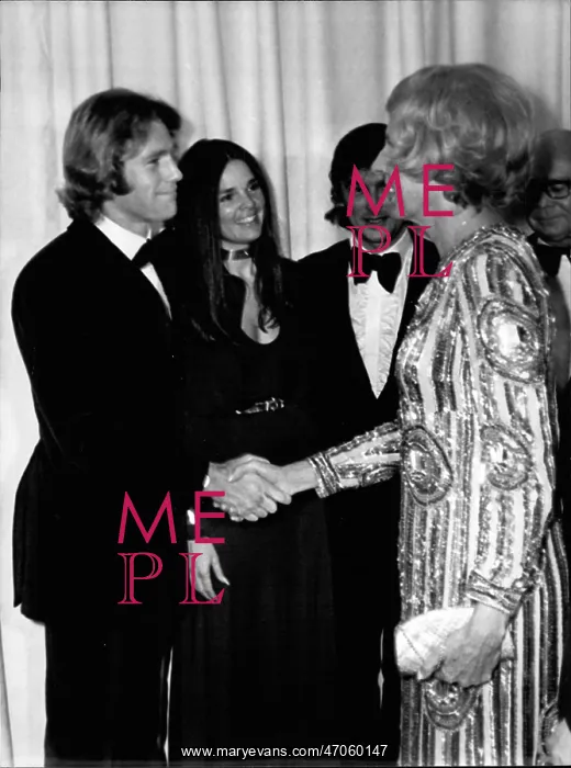 : Claude Pompidou with Ryan O'Neal and Ali Macgraw : Claude Pompidou with Ryan O'Neal and Ali Macgraw