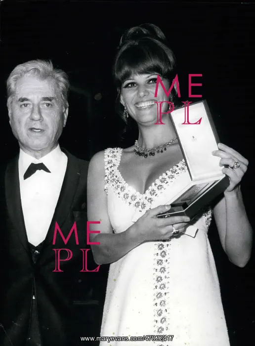 : Claudia Cardinale, Claude Dauphin, Triumph awards, Paris : Claudia Cardinale, Claude Dauphin, Triumph awards, Paris