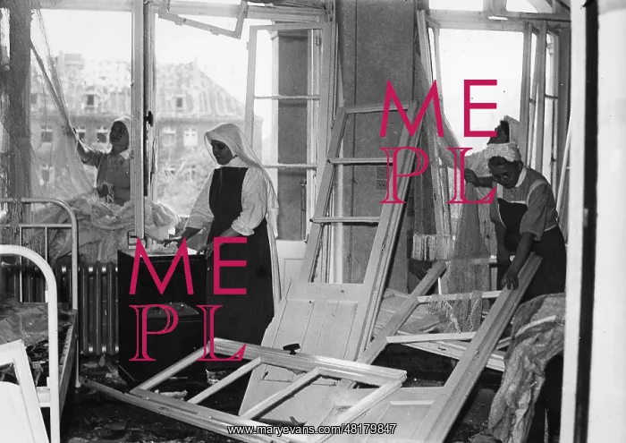 : Clean up after an air raid on Berlin, 1943 : Clean up after an air raid on Berlin, 1943