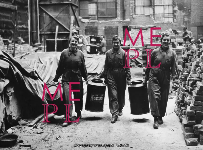 : Cleaning up after bomb hits in Berlin, 1943 : Cleaning up after bomb hits in Berlin, 1943