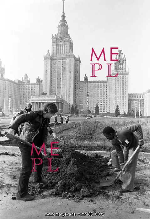 : Cleaning day at Moscow State University, 1982 : Cleaning day at Moscow State University, 1982