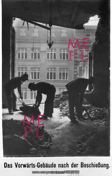 : Cleaning up in the Vorwaerts building, 1919 : Cleaning up in the Vorwaerts building, 1919