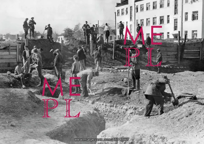 : Cleanup work in Nalchik in the Caucasus, 1942 : Cleanup work in Nalchik in the Caucasus, 1942