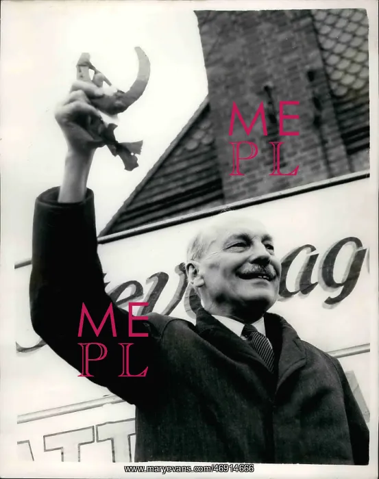 : Clement Attlee during 1955 election campaign, Stevenage : Clement Attlee during 1955 election campaign, Stevenage
