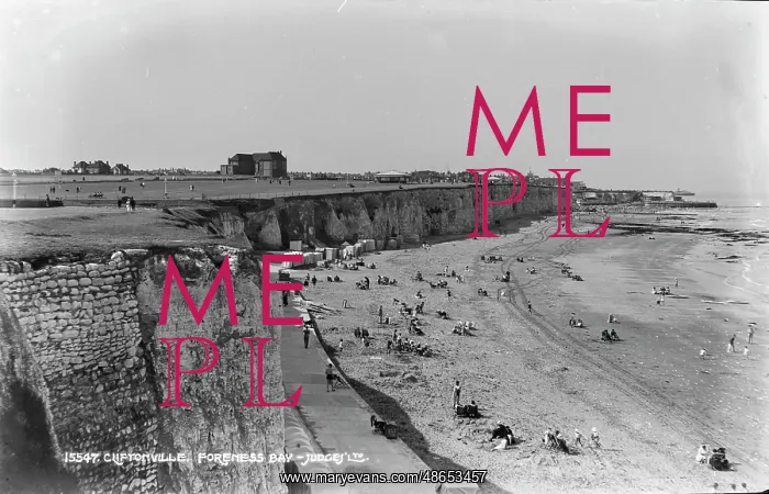 : Cliftonville Beach at Foreness Bay : Cliftonville Beach at Foreness Bay