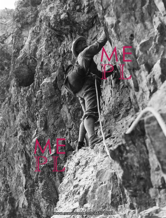 : CLIMBER ON ROCKFACE : CLIMBER ON ROCKFACE