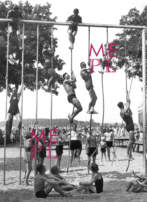 : Climbing frame at the Wannsee, 1934 : Climbing frame at the Wannsee, 1934
