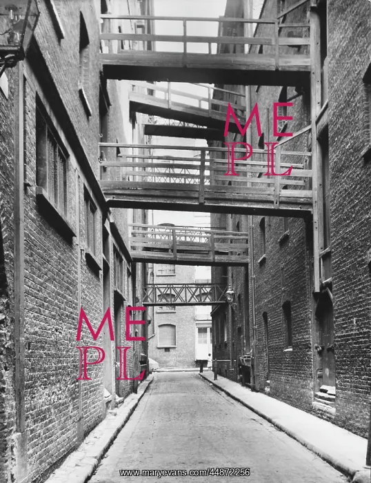 : CLINK STREET, LONDON : CLINK STREET, LONDON