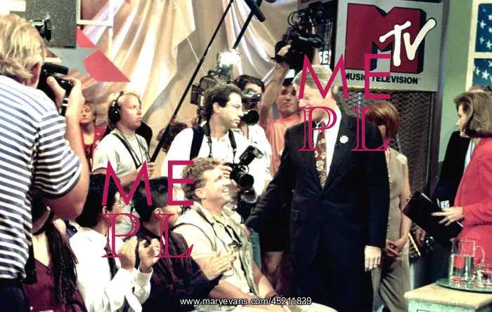 : BILL CLINTON appears with young potential ? : BILL CLINTON appears with young potential ?