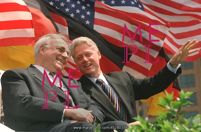 : Clinton and Kohl sign air transport agreement : Clinton and Kohl sign air transport agreement