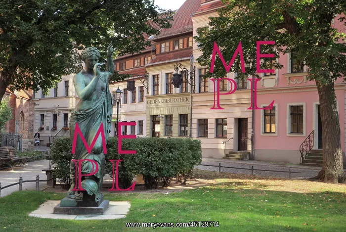 : Clio statue, Nikolaikirchplatz, Berlin, Germany : Clio statue, Nikolaikirchplatz, Berlin, Germany
