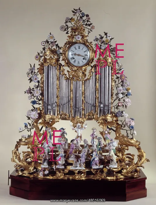 : Clock decorated with bronze rocaille : Clock decorated with bronze rocaille
