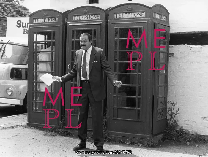 : CLOCKWISE JOHN CLEESE : CLOCKWISE JOHN CLEESE