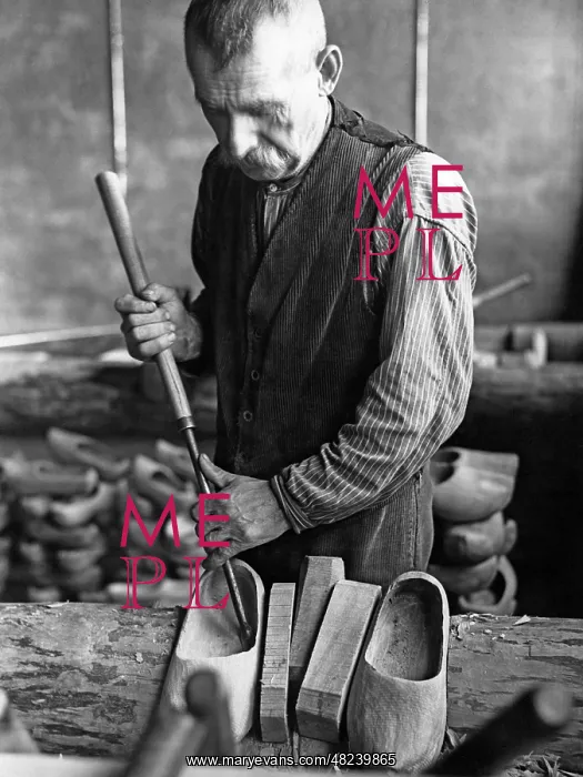 : Clog maker, 1939 : Clog maker, 1939