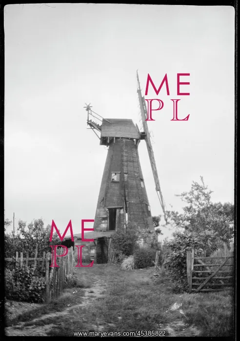 : Cloke's Mill, Waltham, Canterbury, Kent : Cloke's Mill, Waltham, Canterbury, Kent