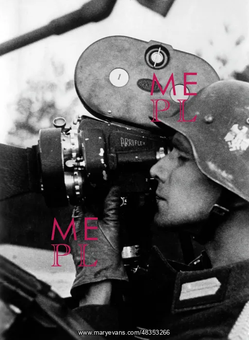 : Close-up of a filming PK war correspondent : Close-up of a filming PK war correspondent