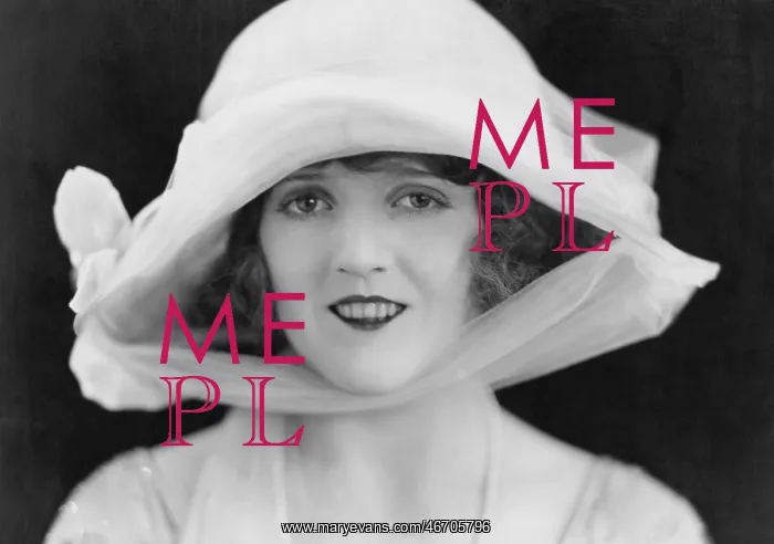 : Close-up of smiling woman in hat : Close-up of smiling woman in hat