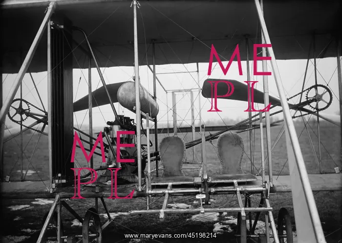 : Close-up view of a 1911 Wright airplane ? : Close-up view of a 1911 Wright airplane ?
