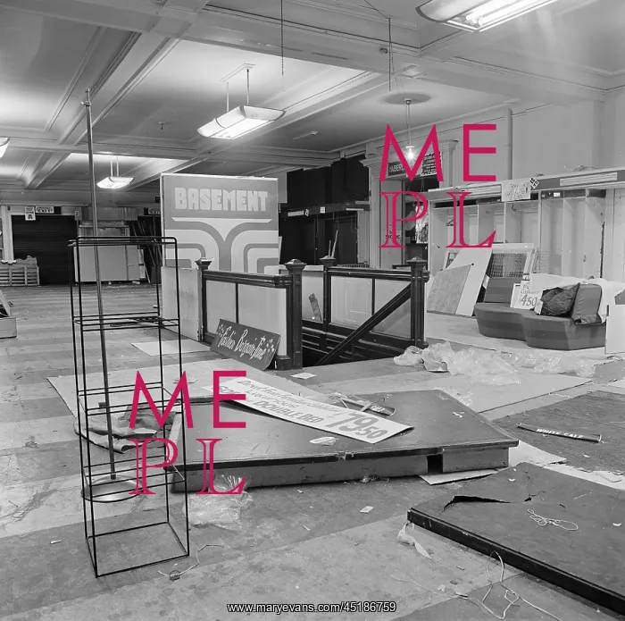: Closed down shop : Closed down shop