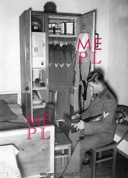 : The closet of a corporal of the Wehrmacht in the 30s : The closet of a corporal of the Wehrmacht in the 30s