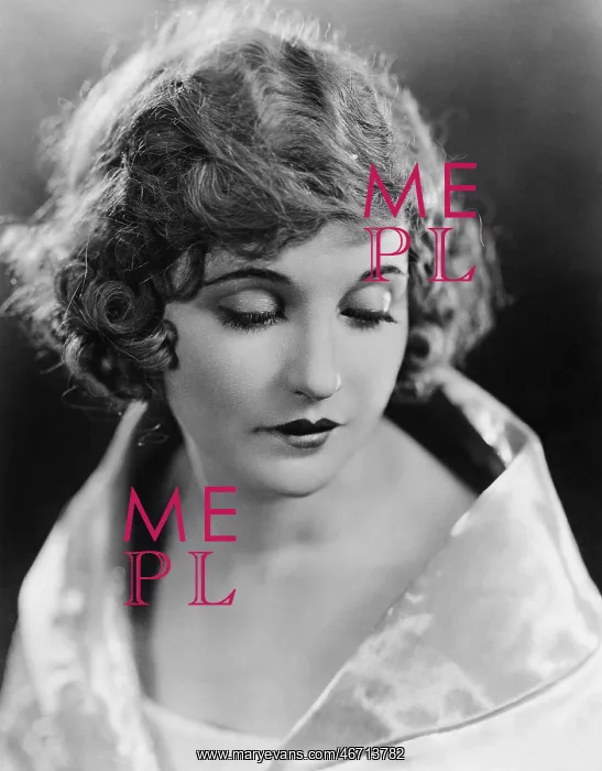 : Closeup of young woman : Closeup of young woman