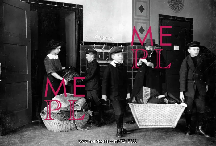 : Clothes collection in Berlin, 1915 : Clothes collection in Berlin, 1915