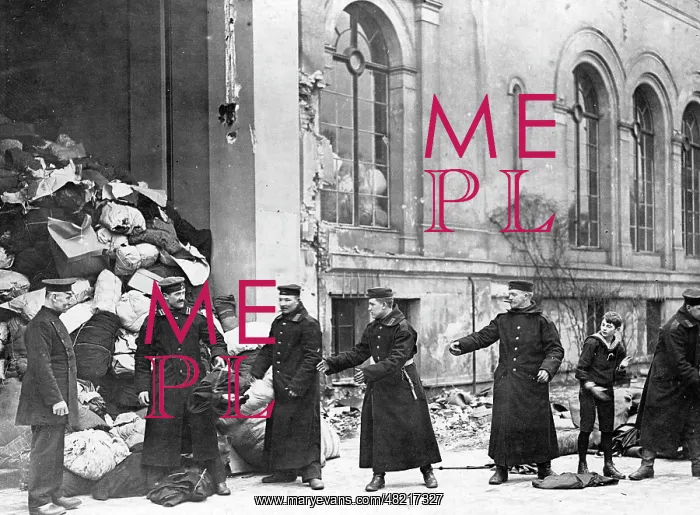 : Clothes collection in Berlin, 1915 : Clothes collection in Berlin, 1915