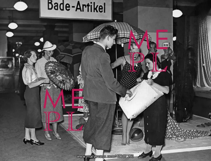 : Clothing store in Berlin, 1938 : Clothing store in Berlin, 1938