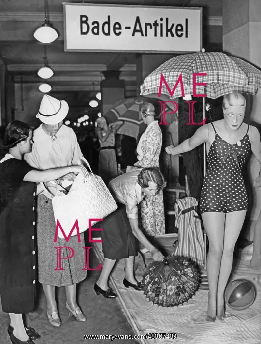 : Clothing store in Berlin, 1938 : Clothing store in Berlin, 1938
