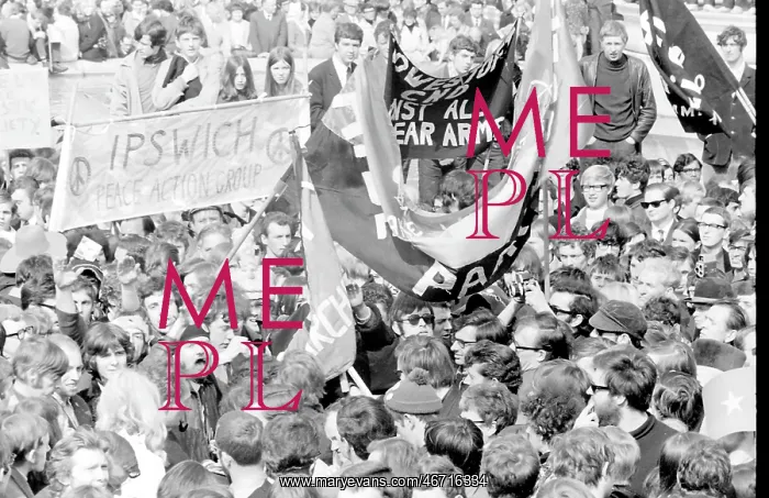 : CND demonstration in London : CND demonstration in London