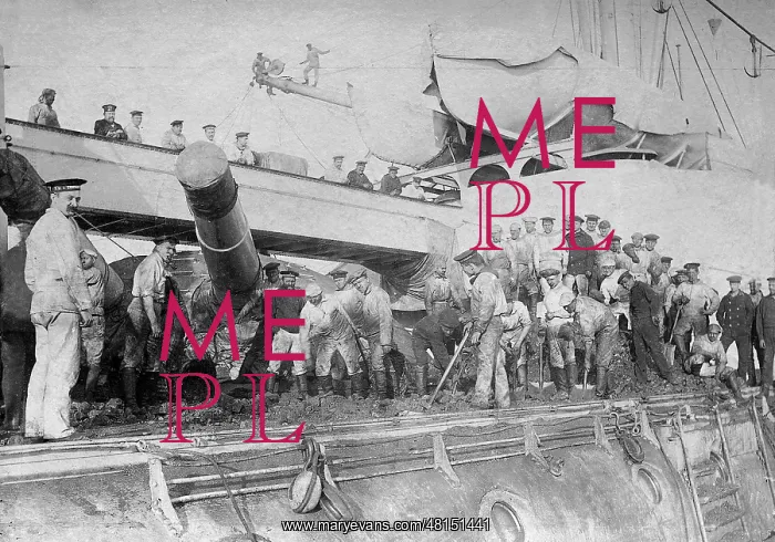 : Coal takeover on a German warship, 1902 : Coal takeover on a German warship, 1902