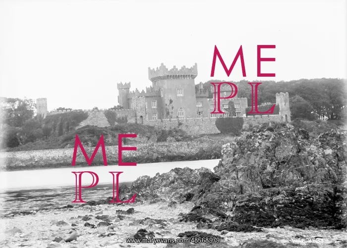 : Coastal view of Quintin Castle from the side : Coastal view of Quintin Castle from the side