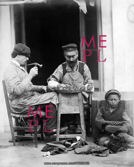 : Cobblers at work, Naples, Italy : Cobblers at work, Naples, Italy