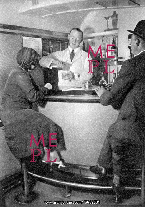 : Cocktail bar on the Flying Scotsman : Cocktail bar on the Flying Scotsman