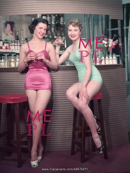 : COCKTAIL GIRLS 1950S 2 / 4 : COCKTAIL GIRLS 1950S 2 / 4