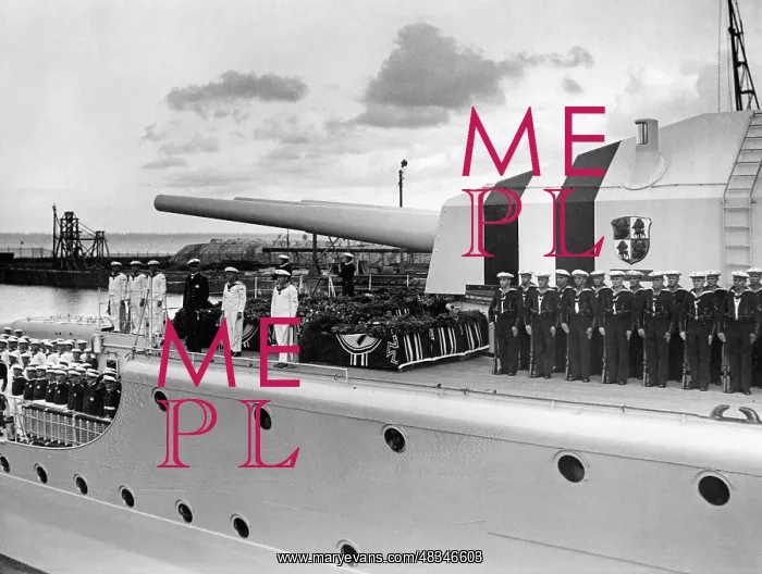 : Coffins aboard the heavy cruiser Deutschland : Coffins aboard the heavy cruiser Deutschland