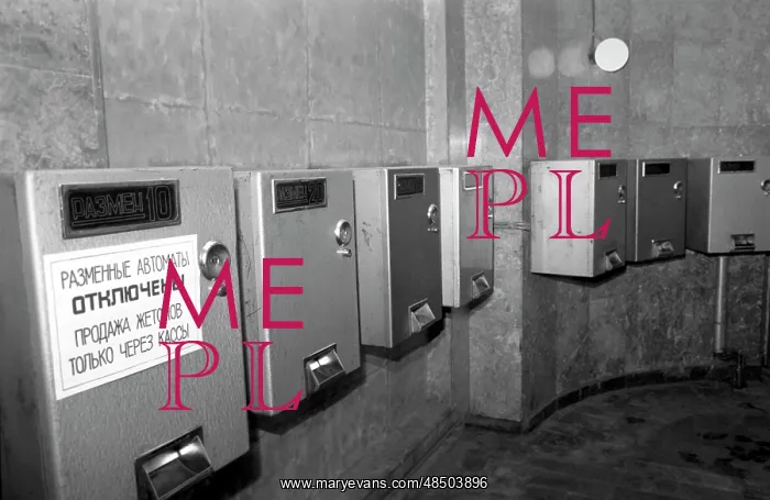 : Coin-changers in Moscow Metro, 1992 : Coin-changers in Moscow Metro, 1992