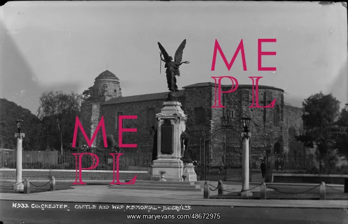 : Colchester Castle and War Memorial : Colchester Castle and War Memorial