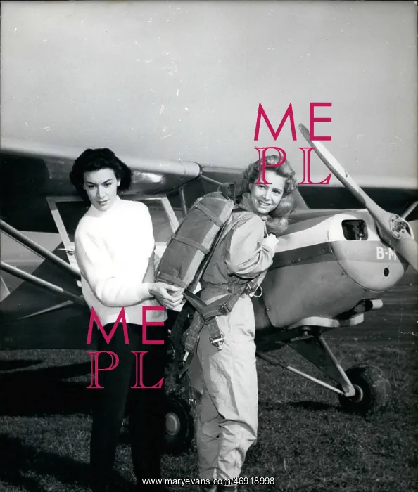 : Colette Duval and Genevieve Kervine, parachute training : Colette Duval and Genevieve Kervine, parachute training