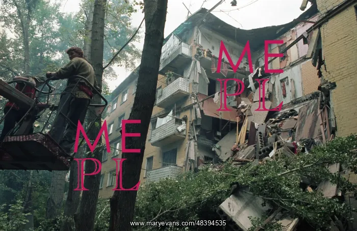 : Collapse of dilapidated houses : Collapse of dilapidated houses