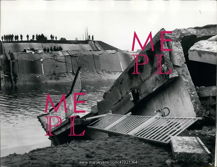 : Collapsed bridge, Belgium : Collapsed bridge, Belgium