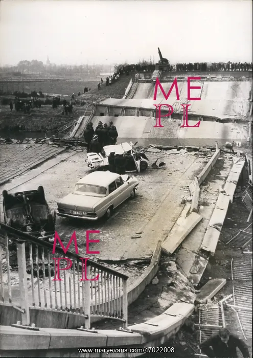 : Collapsed bridge, Belgium : Collapsed bridge, Belgium