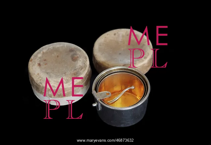 : Collapsible cup - collapsed : Collapsible cup - collapsed