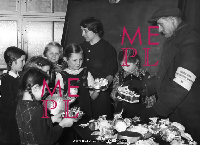 : Collection campaign in a Berlin primary school, 1937 : Collection campaign in a Berlin primary school, 1937