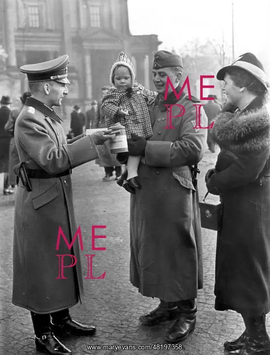 : Collection of donations on the street for the War- winter re : Collection of donations on the street for the War- winter re