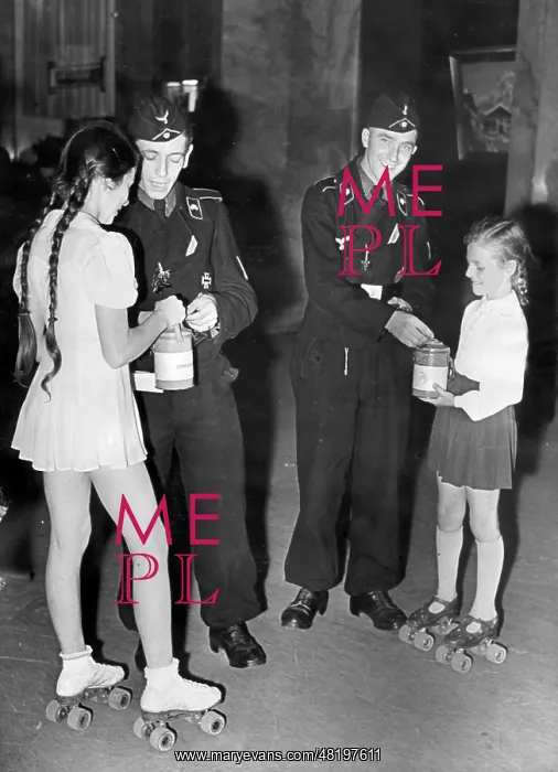 : Collection of donations on the street for the War- winter re : Collection of donations on the street for the War- winter re