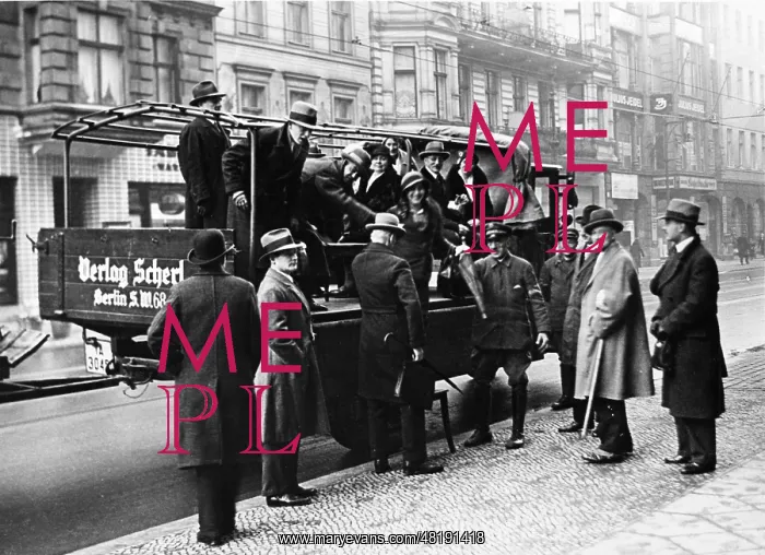 : Collective transport during the strike of the Berlin Transpo : Collective transport during the strike of the Berlin Transpo